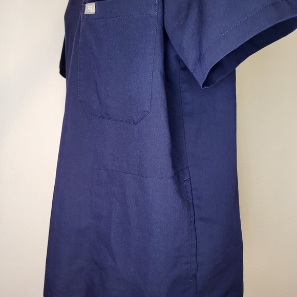 Figs Chisec Three Pocket Scrub Shirt in Navy Blue, size Medium - Picture 3 of 7